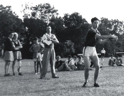 Image of Discus (Ian MacFarlane - 1952?)