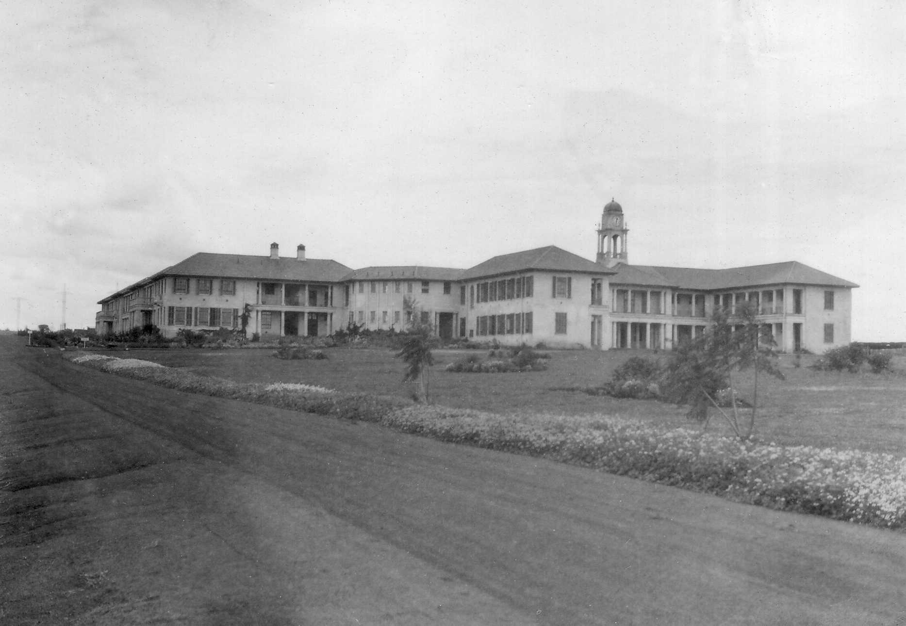 Prince of Wales School from the driveway - 1937