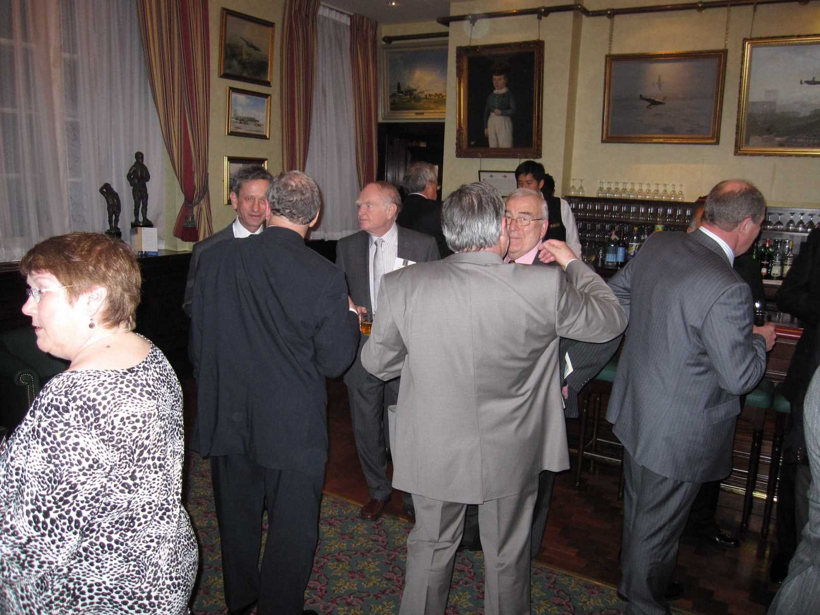 Pre-Dinner drinks in the Club Bar